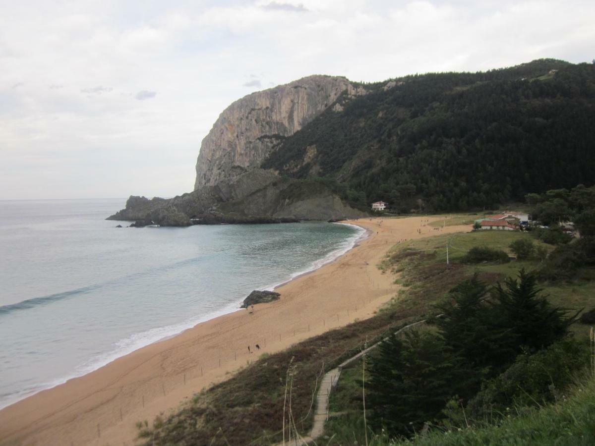 Ea Playa Montana45'Guggemhein A 200M Andando Playa Y Del Centro Pueblo Apartman Ea Kültér fotó