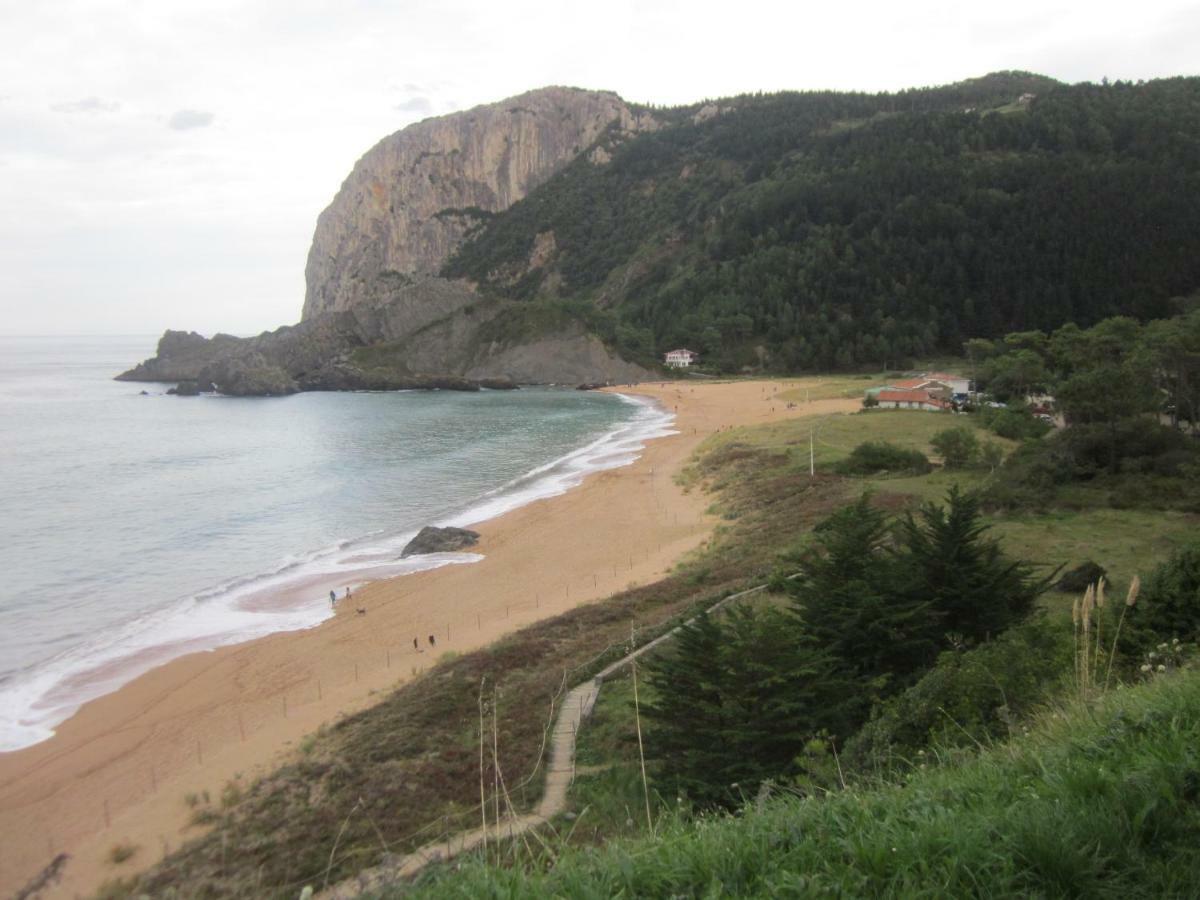 Ea Playa Montana45'Guggemhein A 200M Andando Playa Y Del Centro Pueblo Apartman Ea Kültér fotó